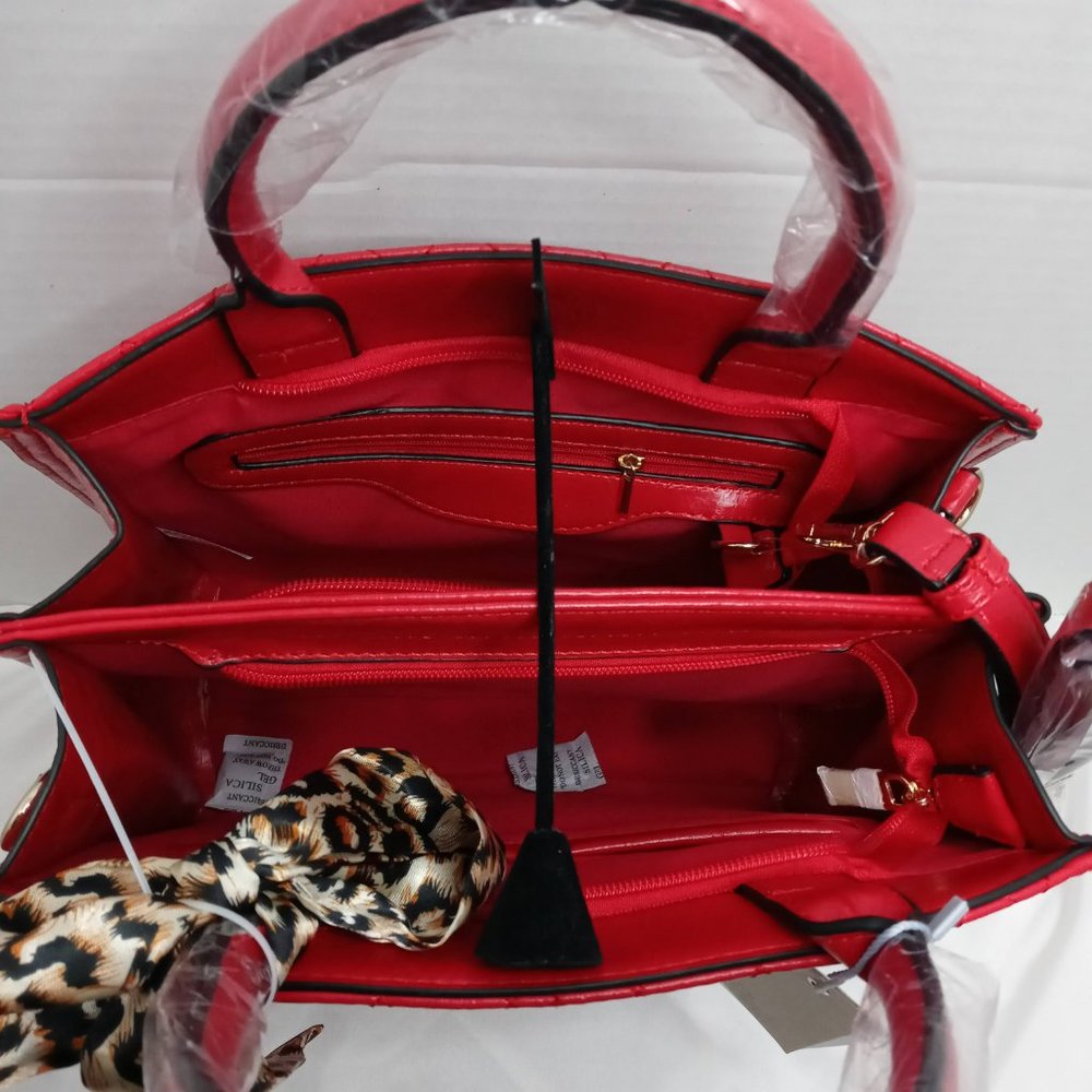 Red Quilted Handbag - Picture 3 of 7